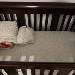 Crib +mattress 