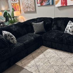 OM• $38 Initial • Brand New// Midnight Maddnes 3 Piece Sectional 