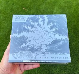 Pokémon Center Mega Evolution Pitch Black Elite Trainer Box