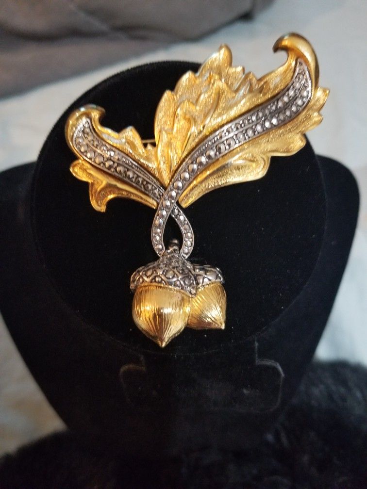 Acorn Gold Tone Brooch 