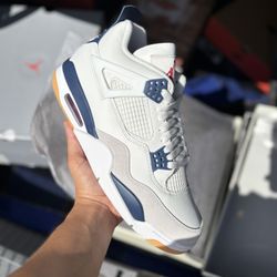 SB Jordan 4 Navy