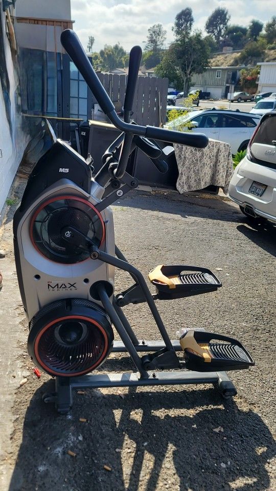 Bowflex Max Trainer M5 Elliptical Exercise Machine Used well maintained