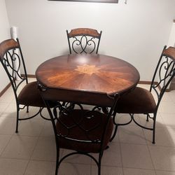 Table & Chairs 
