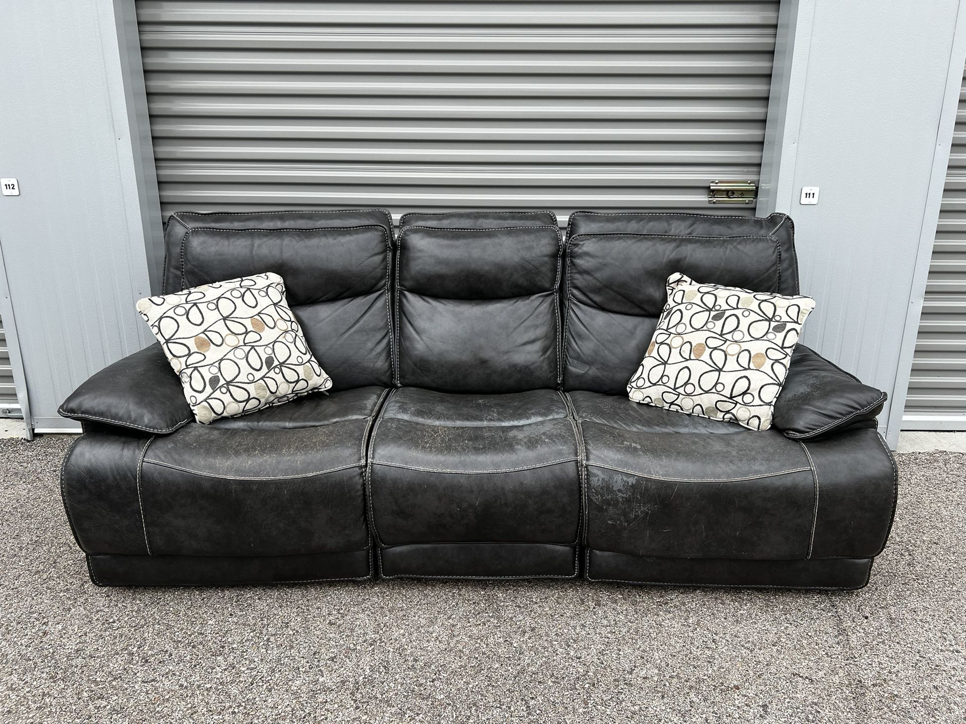 Beautiful Gray Recliner Leather Couch! ***Free Delivery*** 