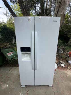 White whirlpool refrigerator