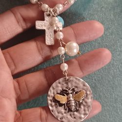 Bee Pendant Pearl Beaded Necklace 