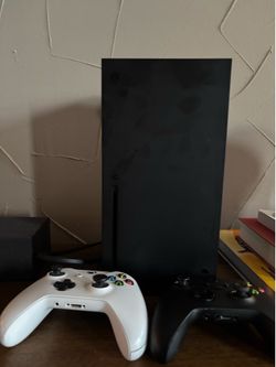 XBOX SERIES X 1T with 2 CONTROLLERS
