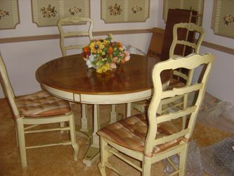 Vintage Dining Room Table (table + 2 Extension Boards+ Pads )