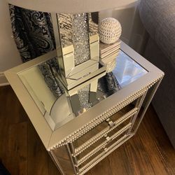 New Coast to Coast Accent Mirrored Accent Tables (2) Pc Set
