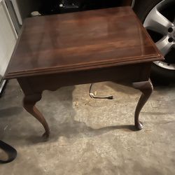 End/Side Table