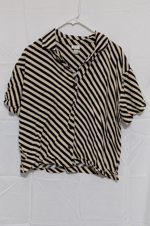 New Day Black & Beige Striped Short Sleeve Button Down Shirt - Size Medium