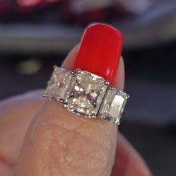 4ct. Moissanite Radiant Cut Ring...  S5