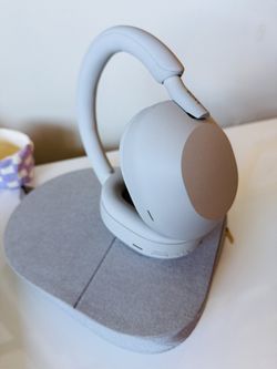 Sony WH-1000XM5 wireless noise cancelling headphones 