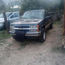 Chevy Silverado 1998 4x4 3 Doors With 196000 In Good Condition