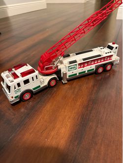 2000 VINTAGE HESS DIECAST FIRE TRUCK