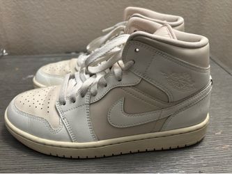Nike Air Jordan 1 Mid sneakers in white and gold
