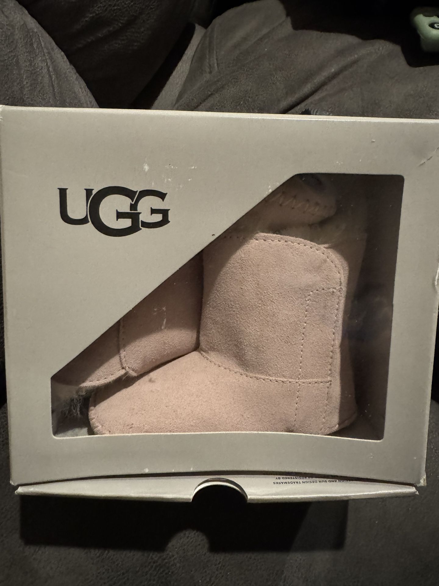 UGGS SZ 4/5
