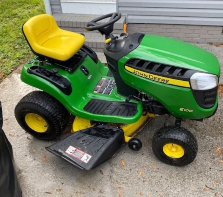 John Deere mower E100.