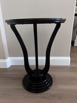 Round Side or Lamp Table