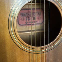 Yamaha FG-110 Acoustic Guitar. 