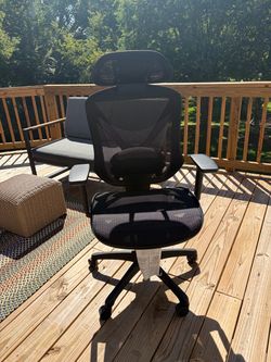 Staples Dexley Ergonomic Mesh Swivel Task Chair
