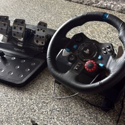 PS4 Logitech Steering wheel + Pedals