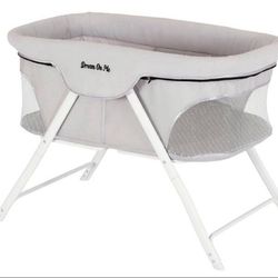 Dream On Me Traveler Portable Bassinet In Cloud Grey, Lightweight And Breathable Mesh Design, Easy To Clean And Fold Baby Bassinet - Carry Bag Include