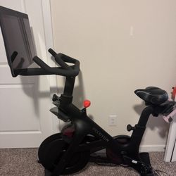 Peloton/Exercise Bike
