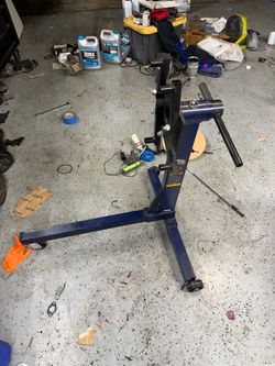 750lb Engine Stand with Casters