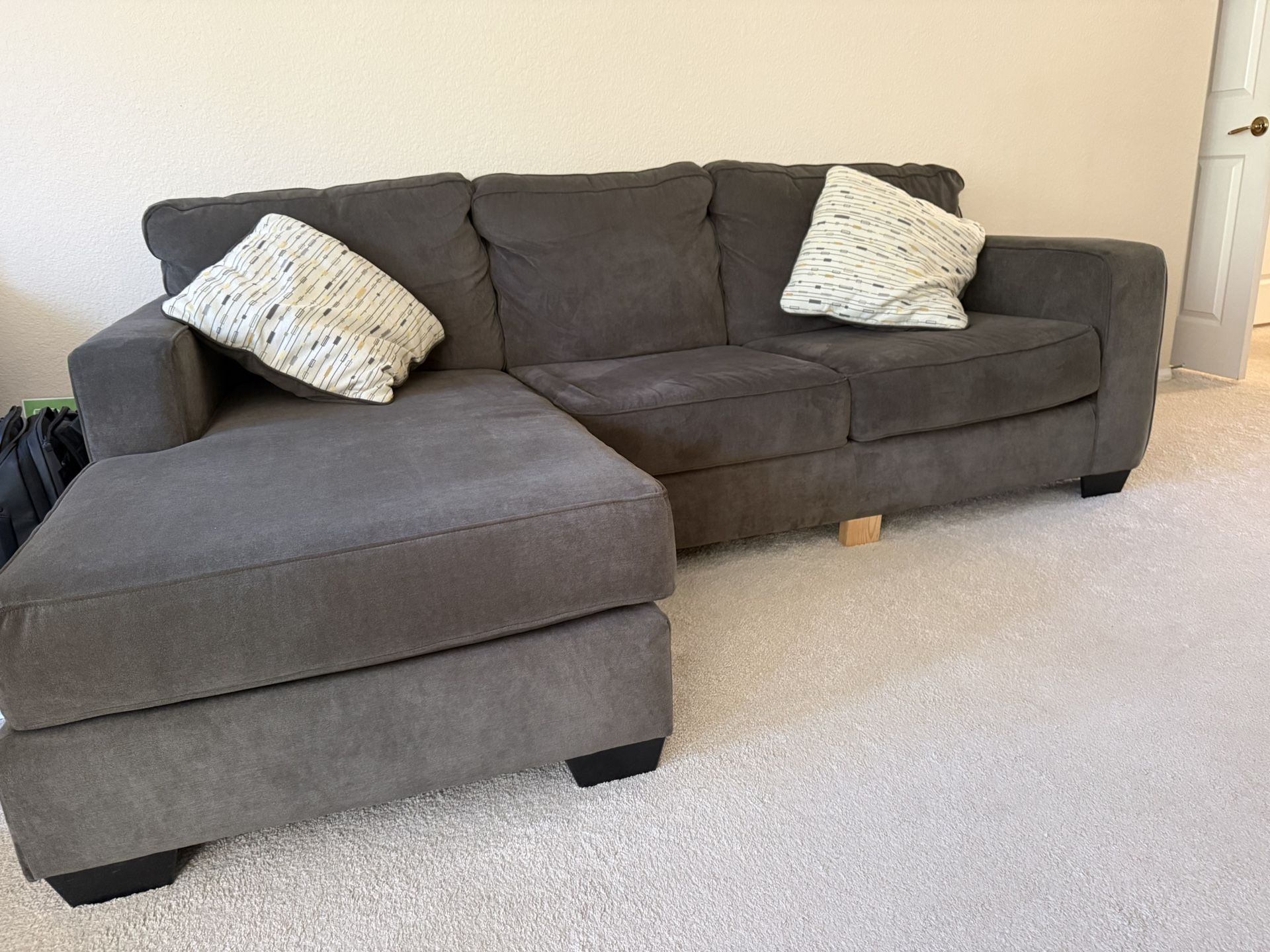 Greg L-Shaped Sofa (Can Reverse Chaise)