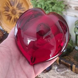 Vintage Dynasty Gallery Heirloom Collectibles Red Glass Paperweight Heart Shape