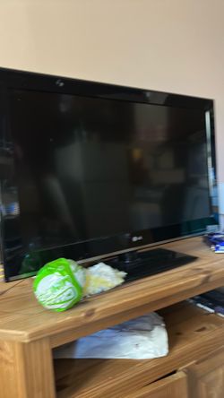 LG 32 inch flatscreen TV