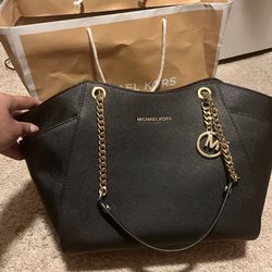 Michael Kors Jetset crossbody purse Brand new with tags for Sale in Spring,  TX - OfferUp