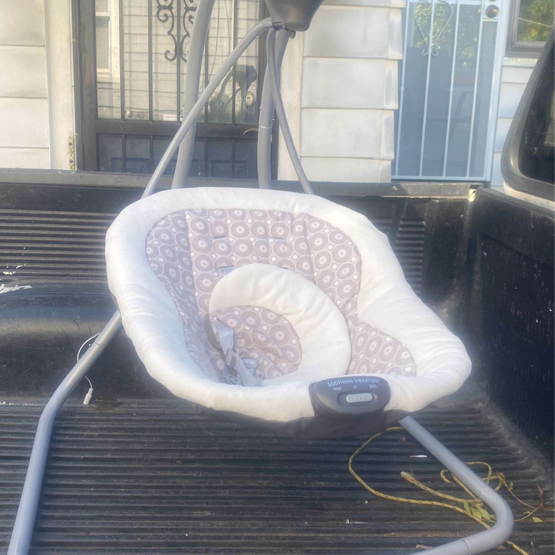 Comes With The Charger Very Nice Baby Swing