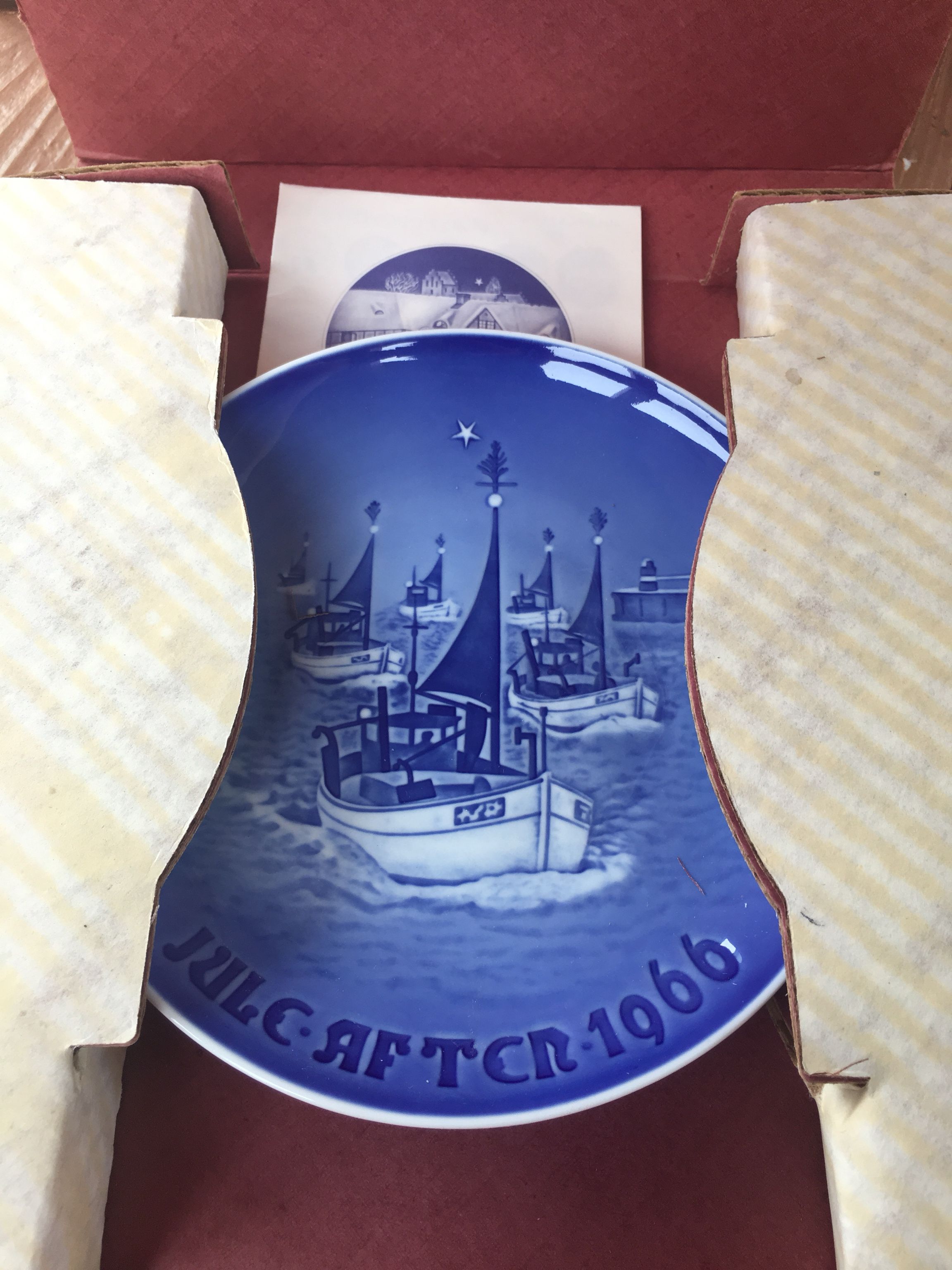 Brand New The Edwin M Knowles China Co. Decorative Plates