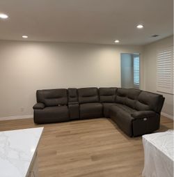 Recliner sectional w/usb ports and console