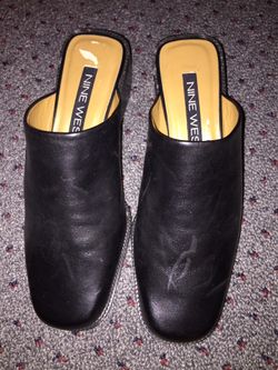 Nine West black low heel pumps