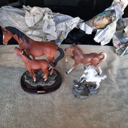 HORSE STATUES 