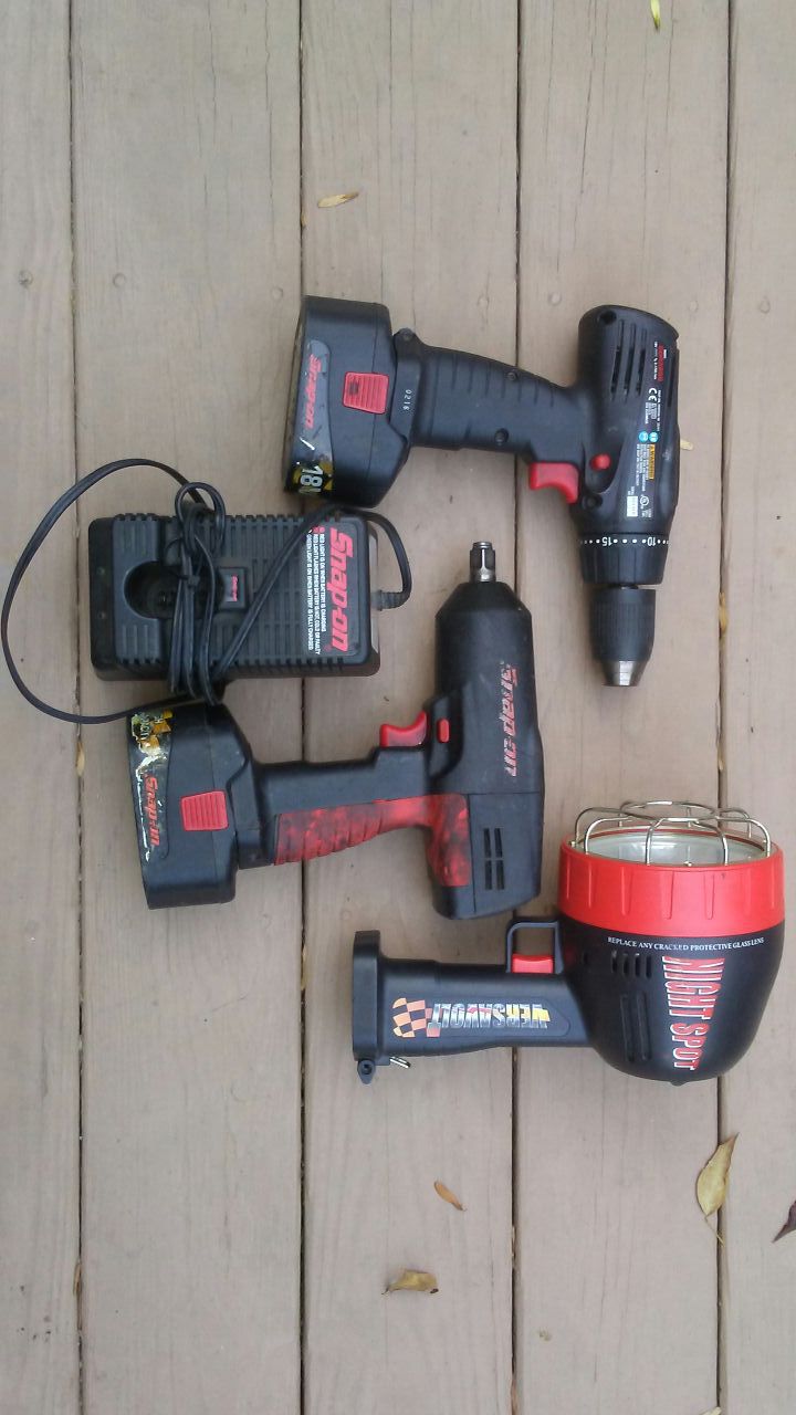 Snap on 18v cordless 1/2 impact, drill and spotlight with 2 batteries