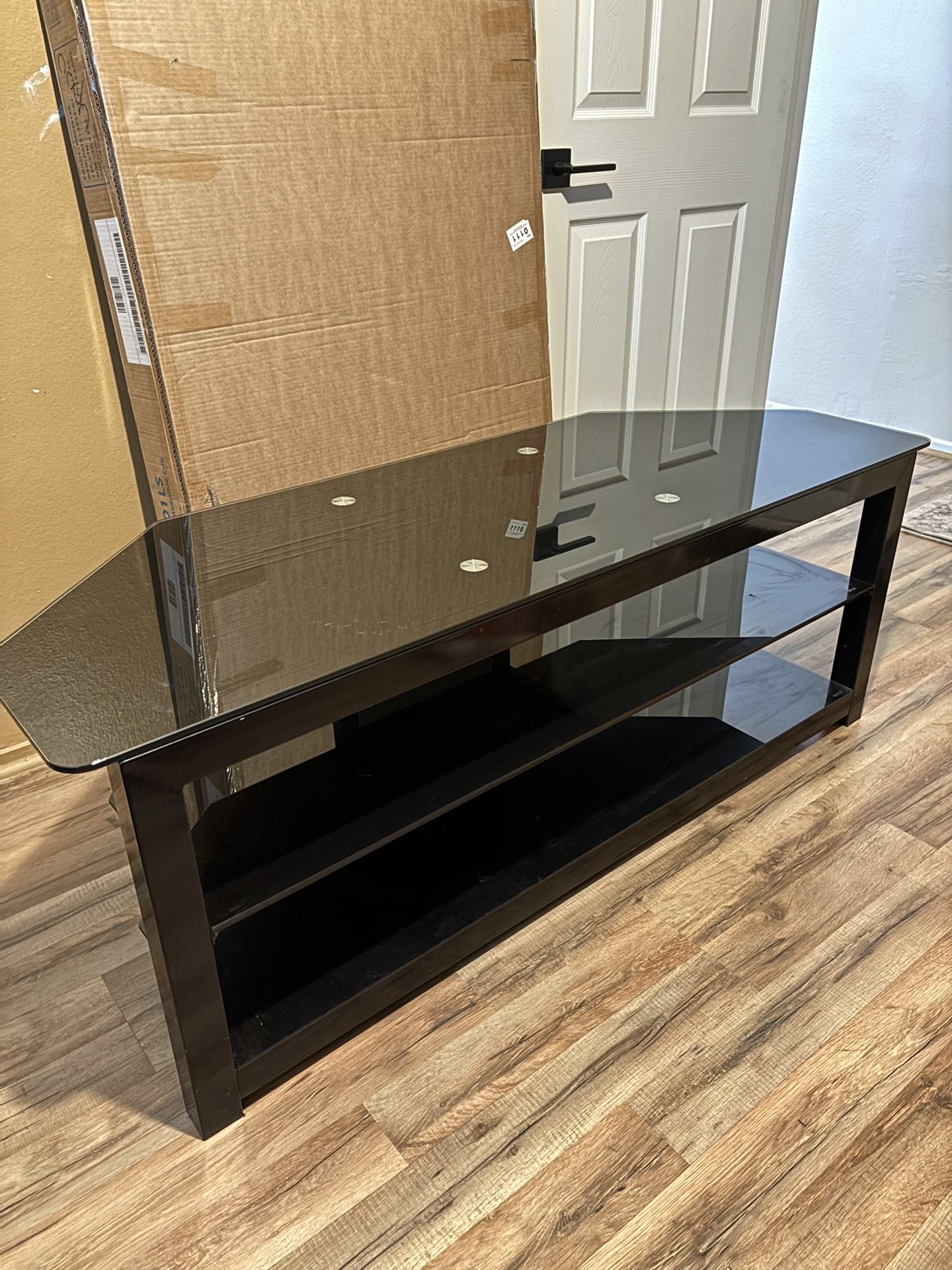 TV Stand (FREE)