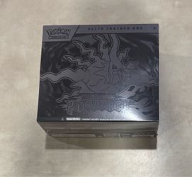 Pokémon Mega Evolution Pitch Black Elite Trainer Box