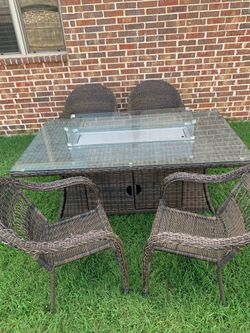 Like new Direct wicker brand Firepit table with 4 chairs