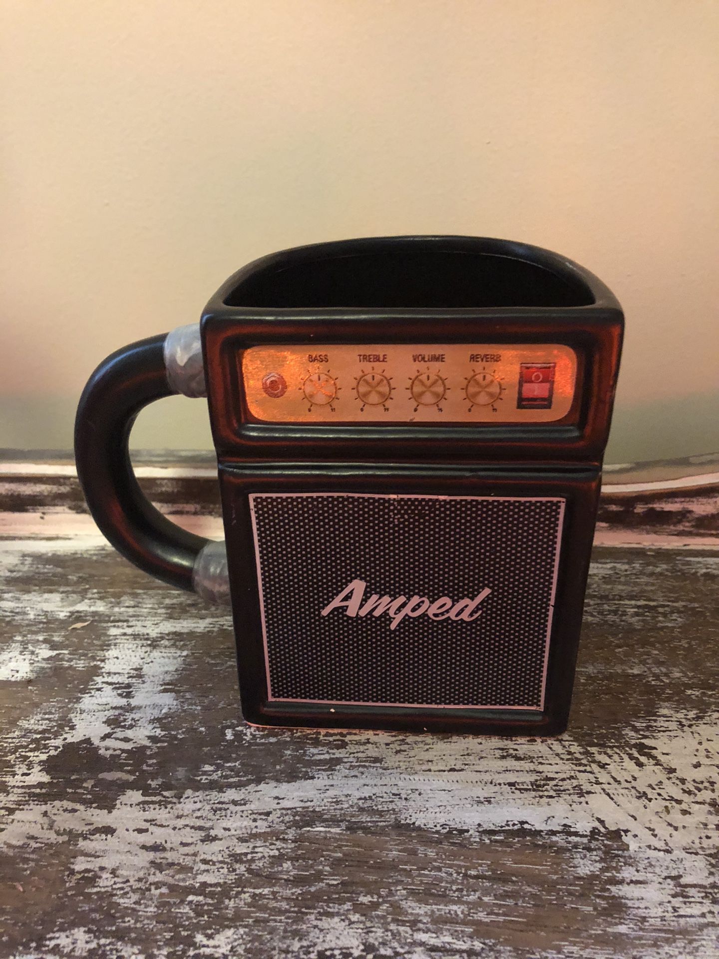 Vintage guitar amp coffee mug