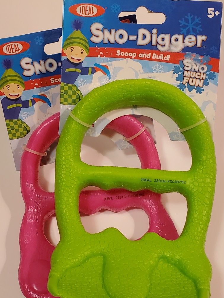New Set of 2 Snow Diggers Build and Scoop Ideal Green Pink
