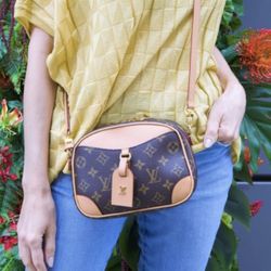 Louis Vuitton Deauville Crossbody/Shoulder bag