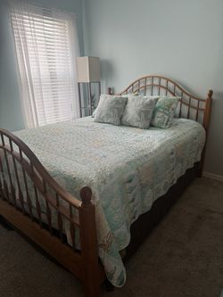 Queen Size Bed, Mattress, Boxsprings