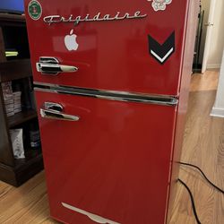 Mini fridge retro