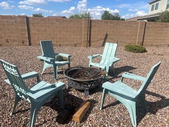Fire pit + chairs