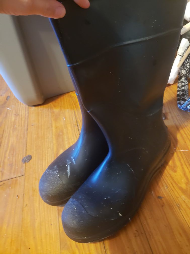 Size 13 rubber boots