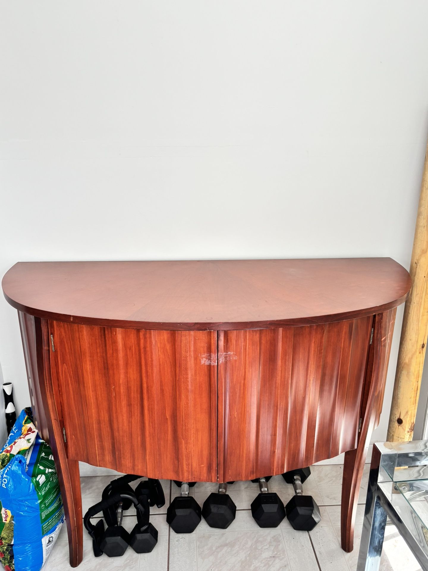 Antique Winery Cabinet (MUEBLE DE VINERO ANTIQUE)